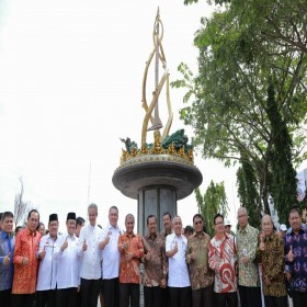 PENINJAUAN "Ketua KPK RI Bersama Gubernur Riau Serta KLOP"